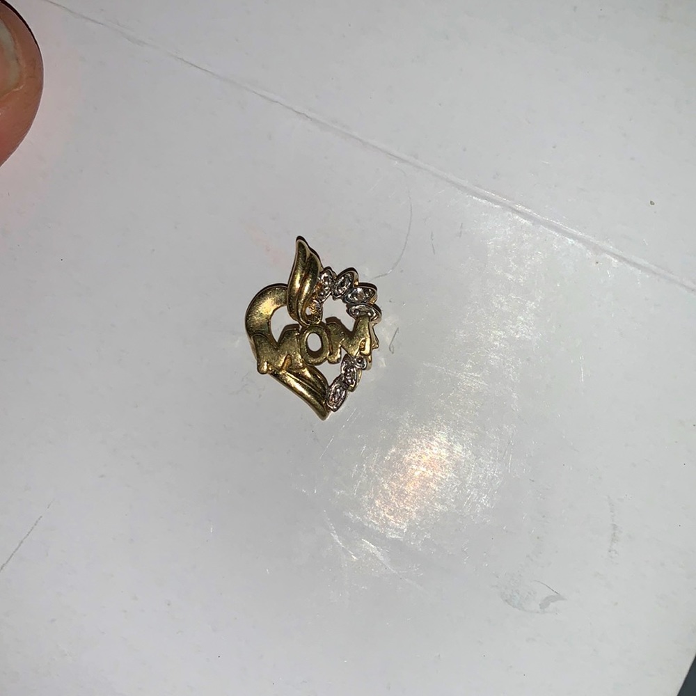 10K YELLOW GOLD MOM DIAMOND ACCENT HEART PENDANT